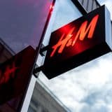 H&M - snart ett minne blott på Stockholmsbörsen? Handelsbanken tror att familjen Persson snart köper ut klädjätten.
