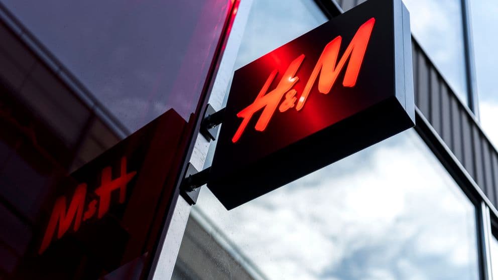 H&M - snart ett minne blott på Stockholmsbörsen? Handelsbanken tror att familjen Persson snart köper ut klädjätten.