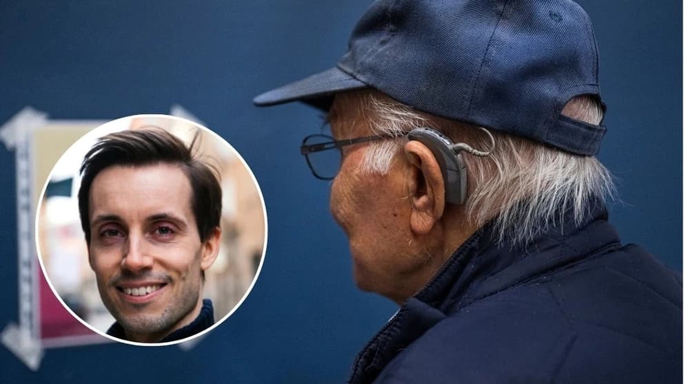 En pensionär med blå keps