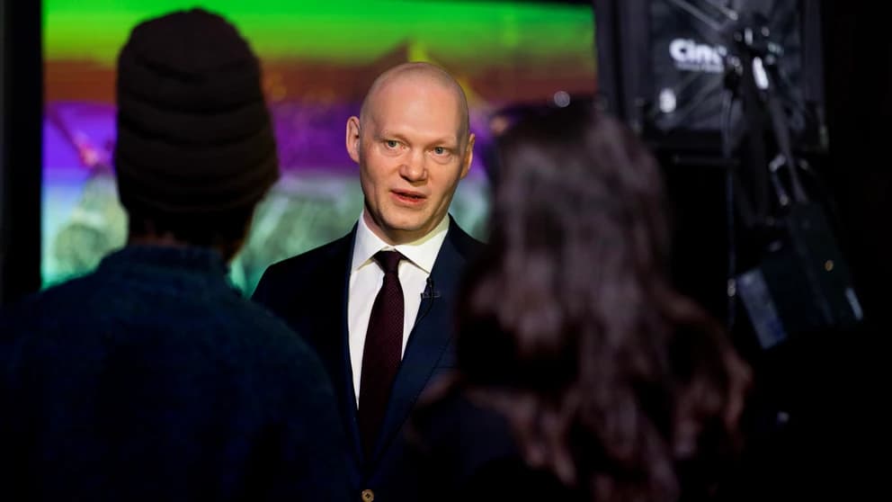 Niklas Wykman, finansmarknadsminister, får kritik för den nya modellen för ränteskillnadsersättning