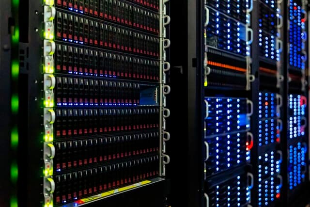 placera-Afv-bilder-Bilder-NOIRLab_HQ_Server_Racks_(6V6A0395-CC).tiff.jpg