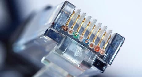 placera-nätverkskabel-internet.jpg