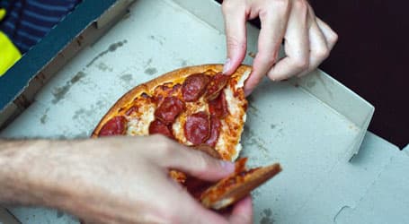 placera-pizza-mat-äta-aptit-Foto-Free-Food-Photos-CC.jpg