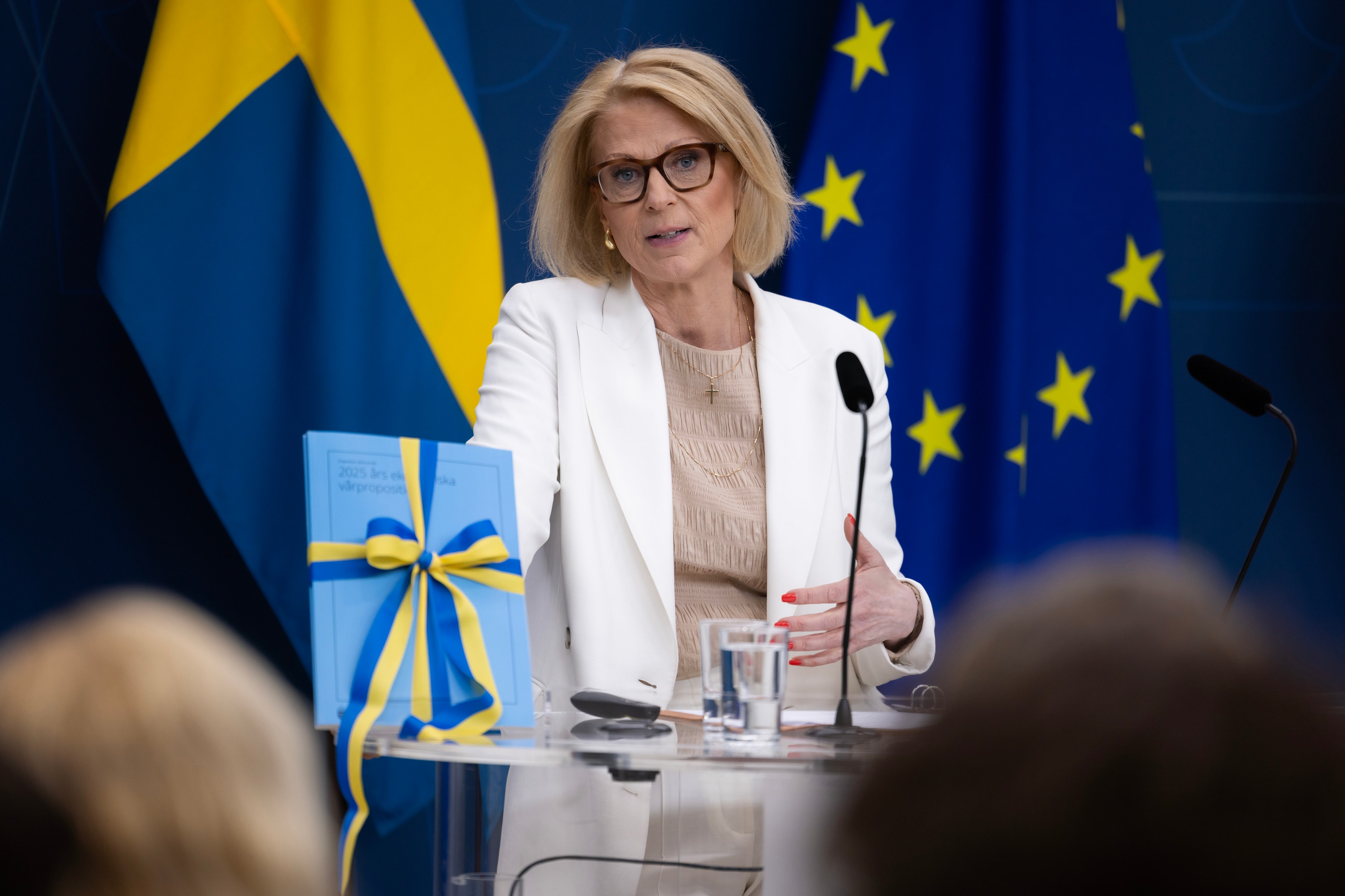 Finansminister Elisabeth Svantesson (M) presenterar vårbudgeten under en pressträff den 15 april
